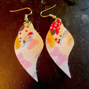 Minnie Mouse Vinyl Dangly Earrings